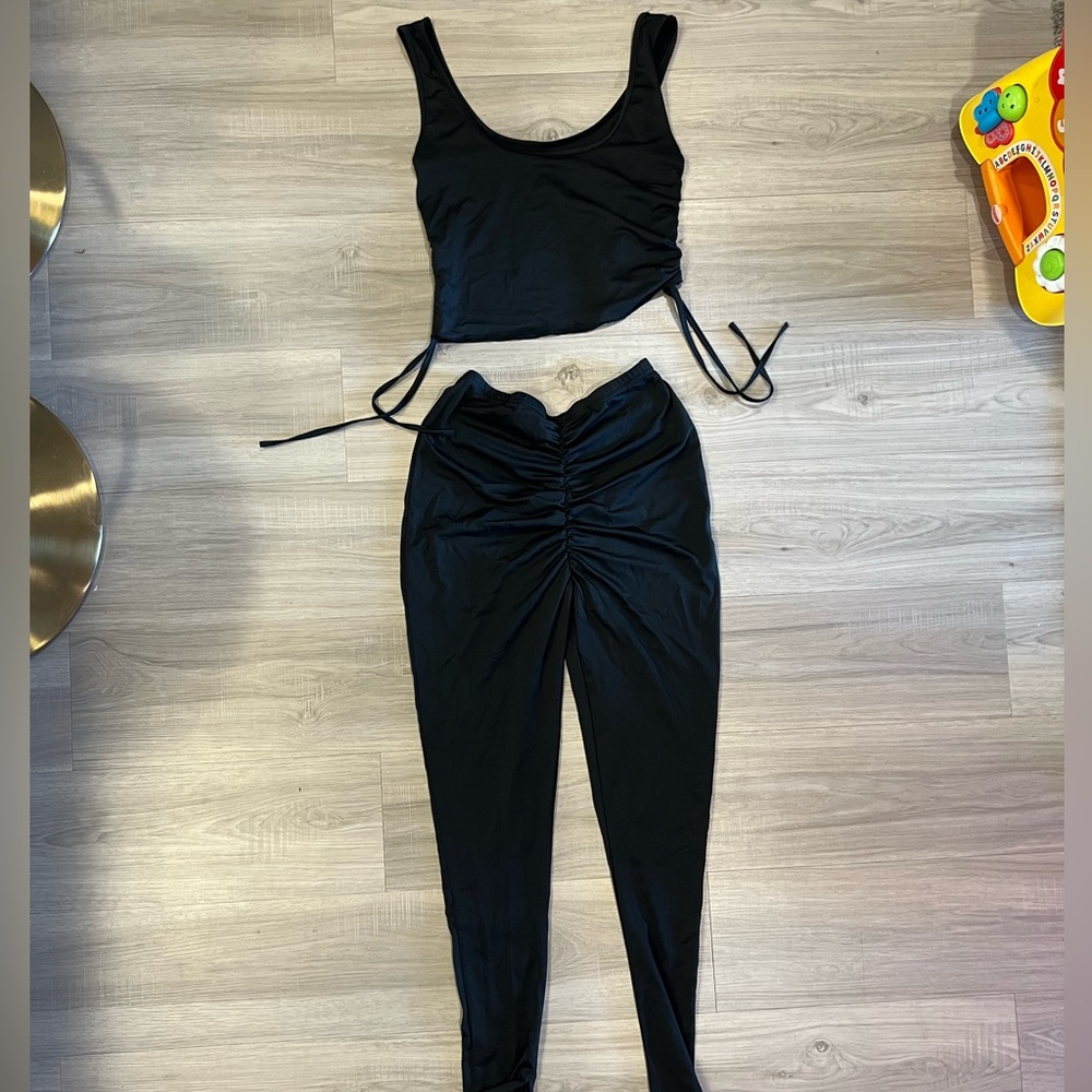 Black crop top / legging matching set